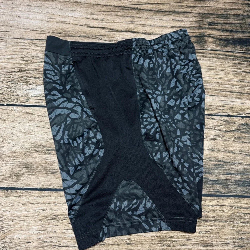 Jordan Training Shorts Mens M Black Grey Shattered Print Basketball 615072-011